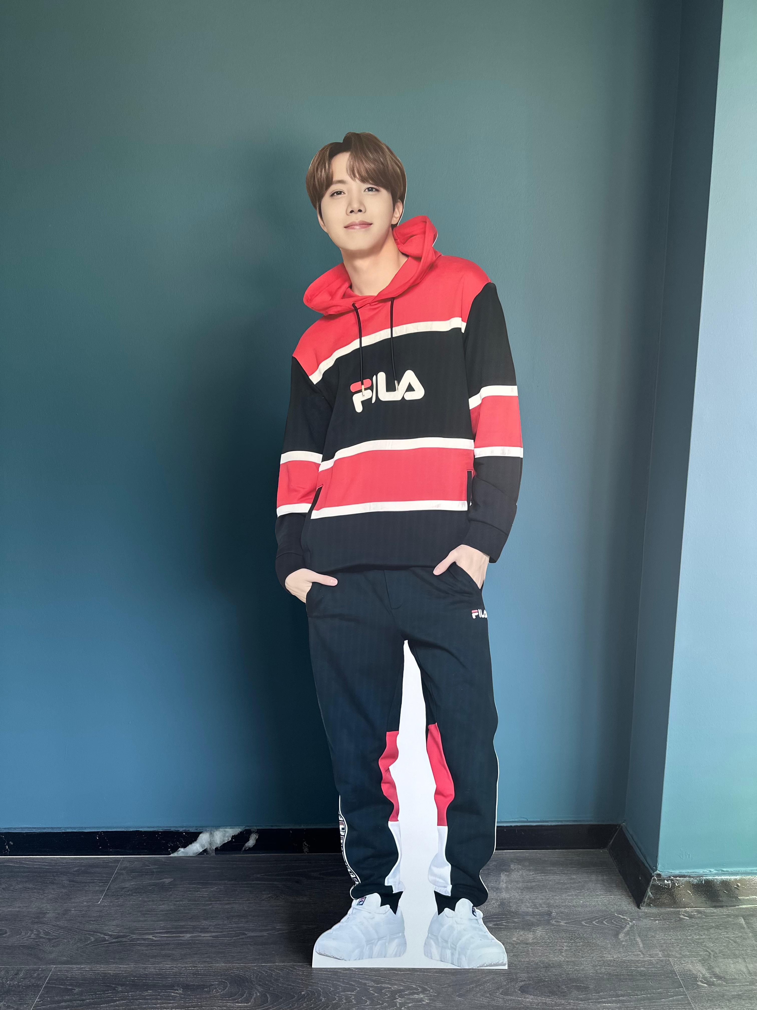 J-Hope Bts Grup Şarkıcı Maketi Ayaklı iki Boyutlu Tam Boy Plastik Maket